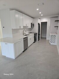Building Photo - 4951 SW 28th Terrace