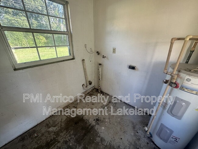 Building Photo - 4715 Kanoy Dr