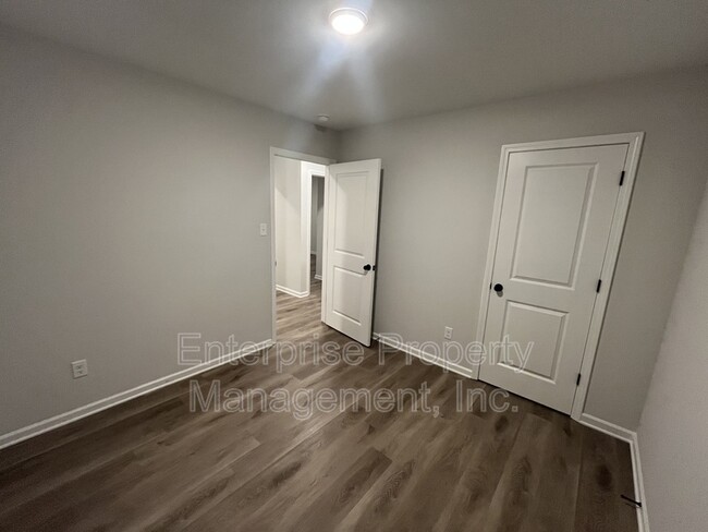 Building Photo - 4503 Suncrest Dr