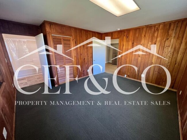 Building Photo - Adorably renovated 3 bedroom now available in Woodruff!