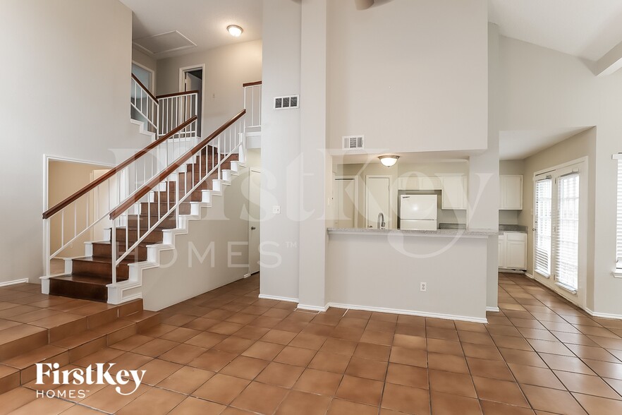 Building Photo - 8603 Kinghaven St