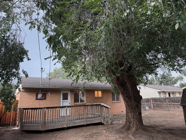 Building Photo - Cute Updated 2 Bedroom House