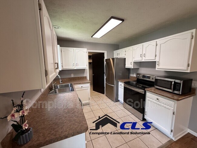 Building Photo - 2972 Kings Ct