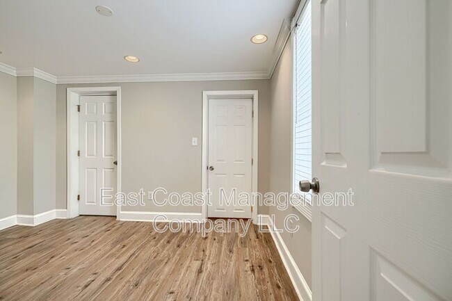 Building Photo - 1122 Scott St