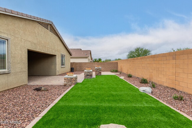 Building Photo - 9228 W Black Hill Rd