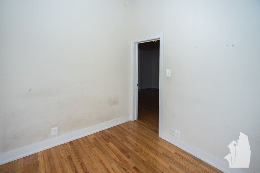 Building Photo - 3358 N Sheffield Ave