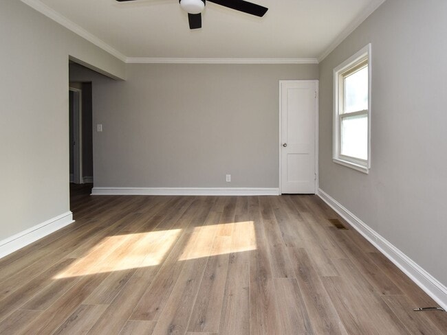 Building Photo - Spacious 2-Bedroom Apartment in Prime Wins...