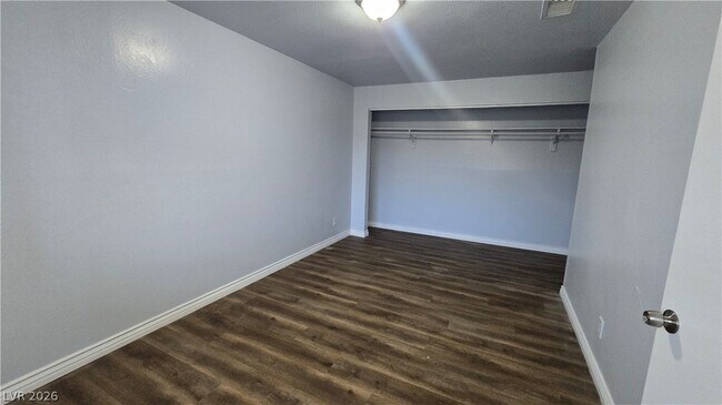 Building Photo - 716 N 11th St