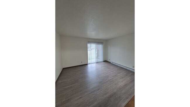 Building Photo - 400 Cadillac St