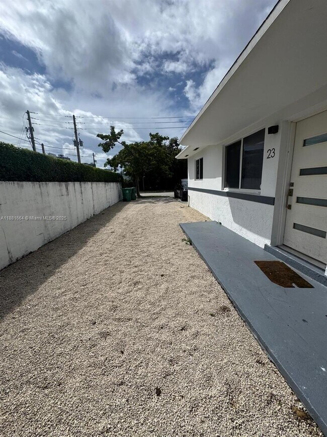 Building Photo - 27 NW 41st St