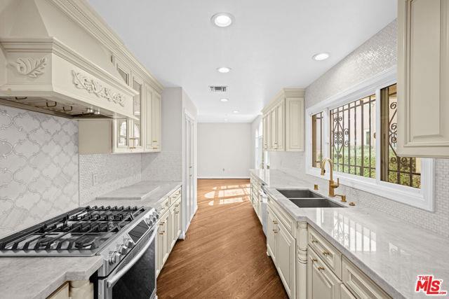 Building Photo - 224 S Palm Dr