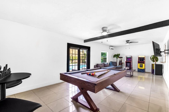 Building Photo - 18735 NE 18th Ave