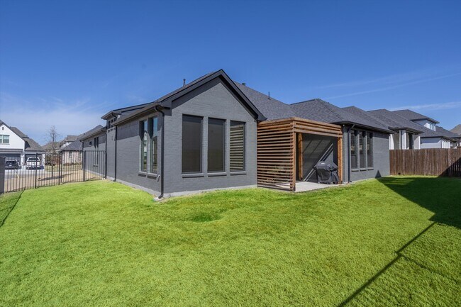 Building Photo - 6033 Strada Cv