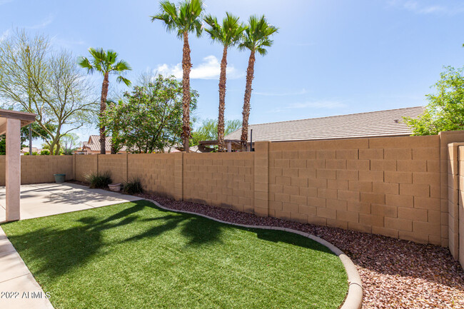Building Photo - 433 E Jasper Dr