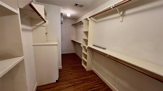 Building Photo - 2710 Hullsmith Dr