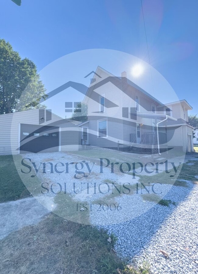 Building Photo - Crestline Home Available Now