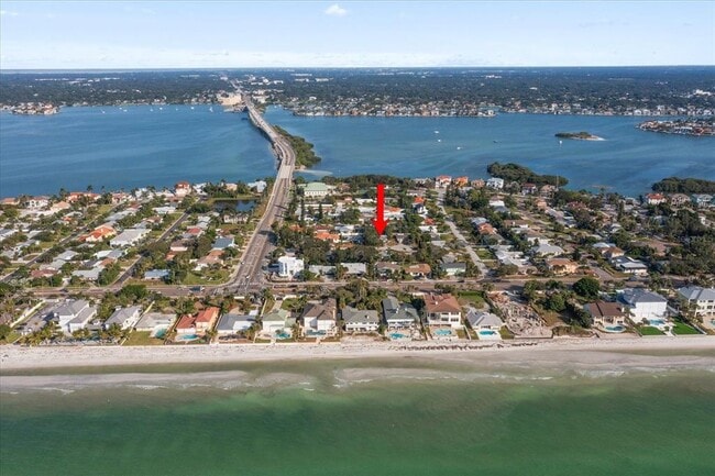 Primary Photo - 941 Palm Dr