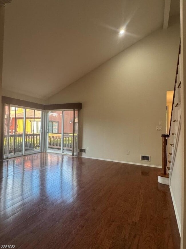 Building Photo - 250 Ridgedale Ave