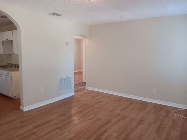 Building Photo - 2/1 home for rent - Come see before it is ...
