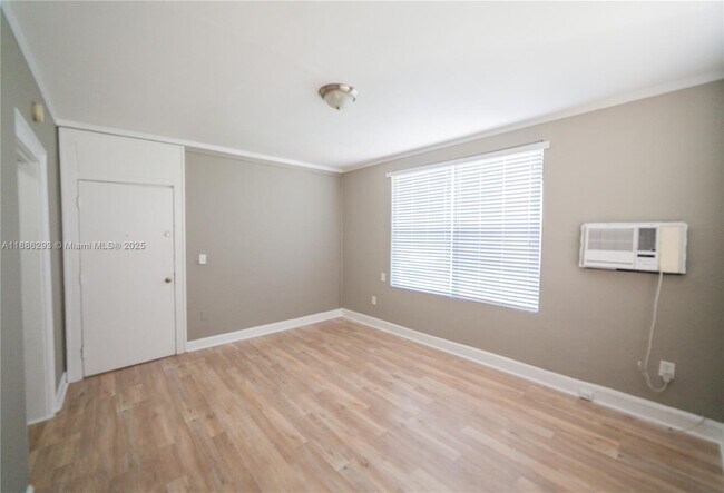 Building Photo - 119 Menores Ave