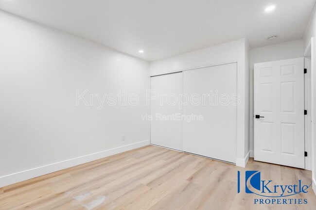 Building Photo - 455 E L St