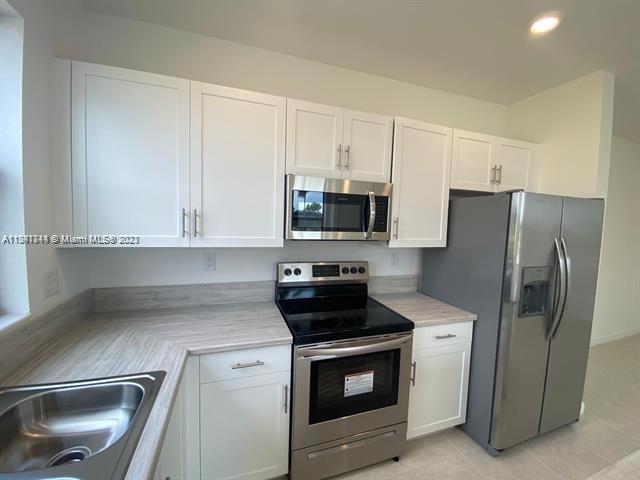 Building Photo - 575 NE 208th Terrace