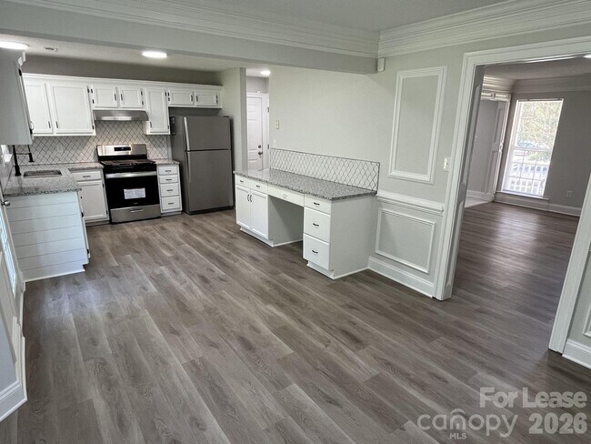 Building Photo - 5637 Hedgecrest Pl