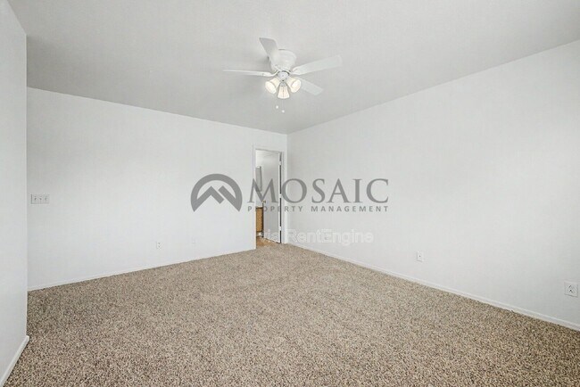 Building Photo - 1004 E Cowboy Cove Trail