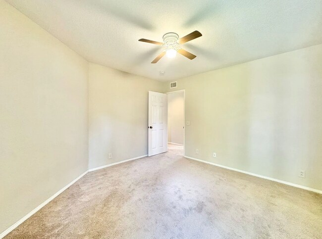 Building Photo - Beautiful 5B/3BA Home in Rancho Bernardo A...