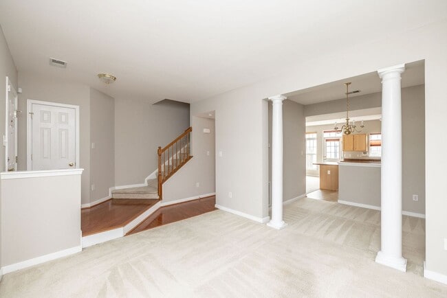 Building Photo - Well-maintained townhouse in Richmond