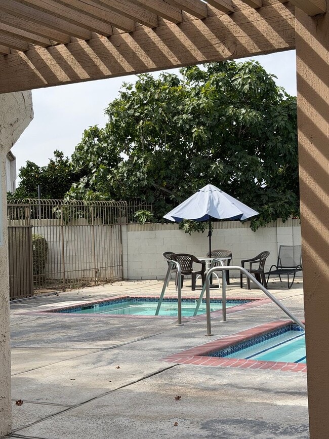 Building Photo - Townhome In Rosemead