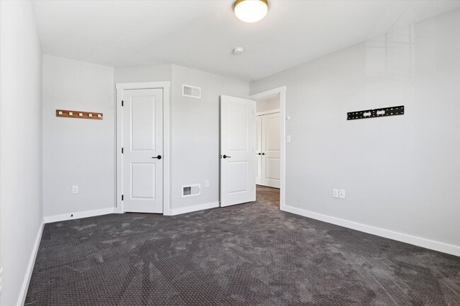 Building Photo - Available Immediately – 4 Bedroom, 2.5 Bat...