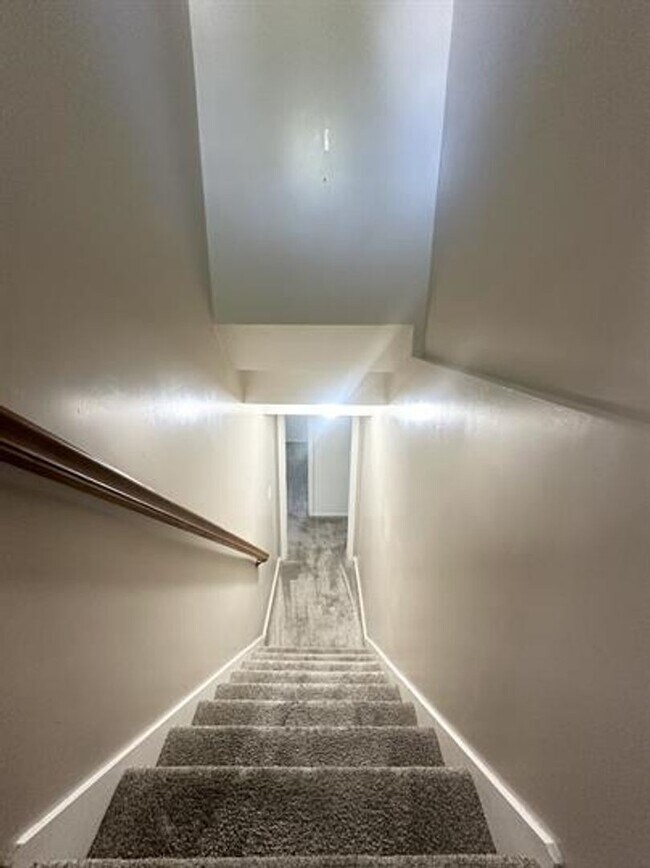 Building Photo - Charming Murray Home