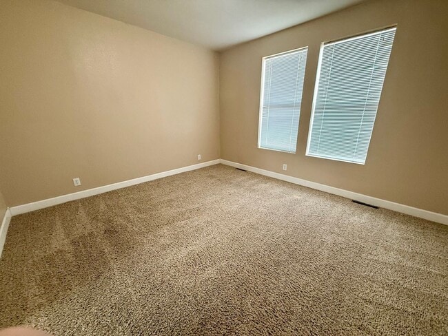 Building Photo - Gorgeous 1 level