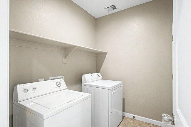 Building Photo - 8271 W Ebbets Ct