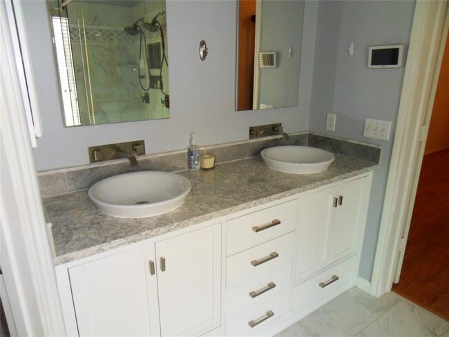 Building Photo - 524 Carismatic Ln