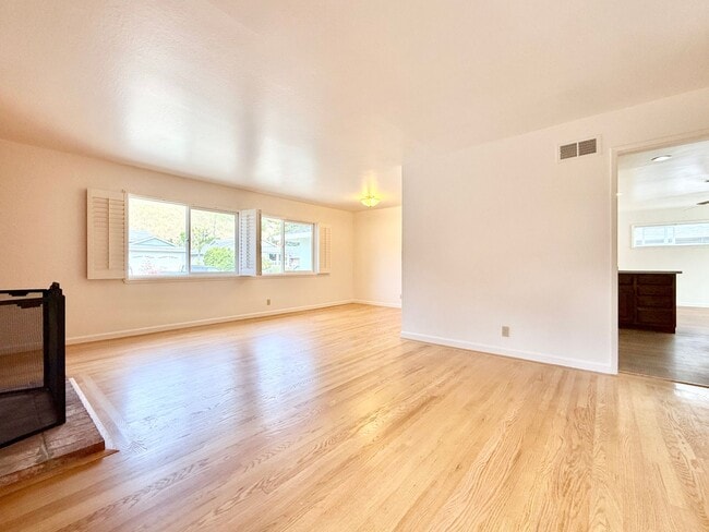 Building Photo - Newly Remodeled San Bruno Home - Easy SF/Silicon Valley Commute