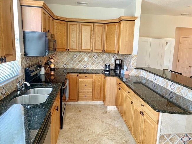 Building Photo - 832 Bay St NE