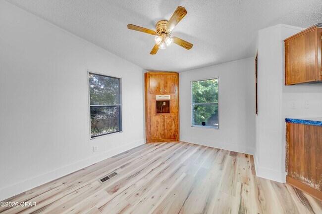 Building Photo - 154 Big Oak Ln