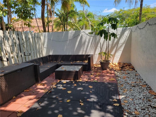 Building Photo - 599 NE 7th Ave