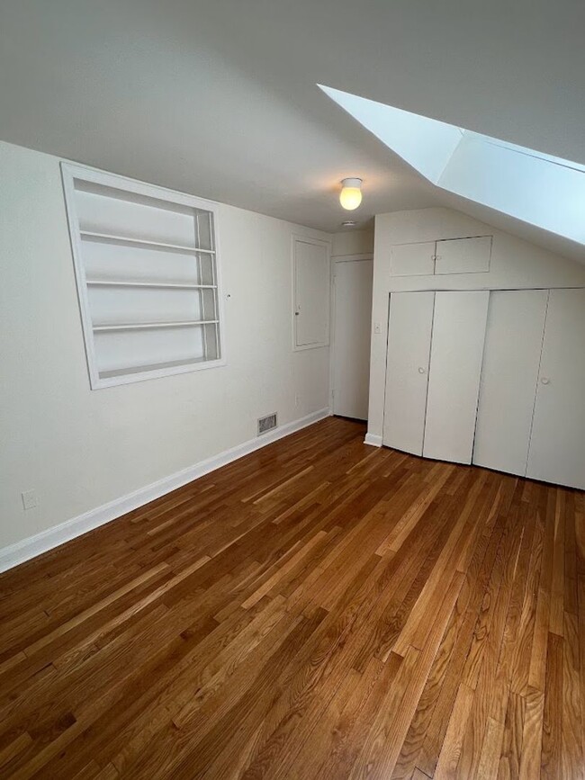 Building Photo - Berkley Stunner