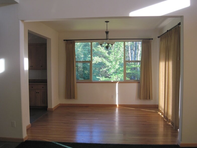 Dining Room - 1381 Mingo Mountain Rd