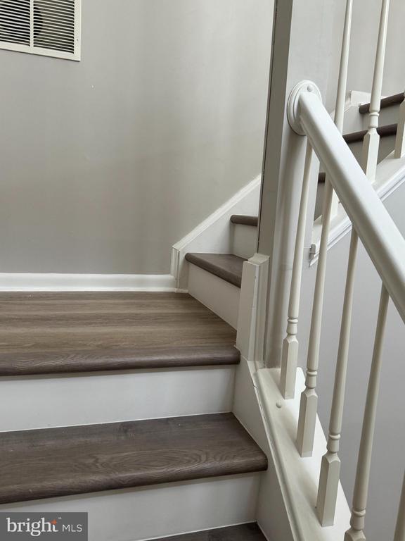 Building Photo - 44244 Mossy Brook Square