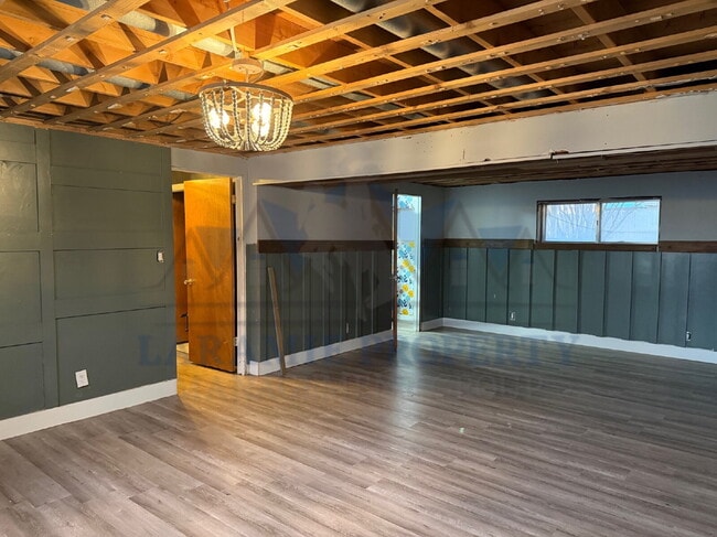 Building Photo - 3 Bedroom Home