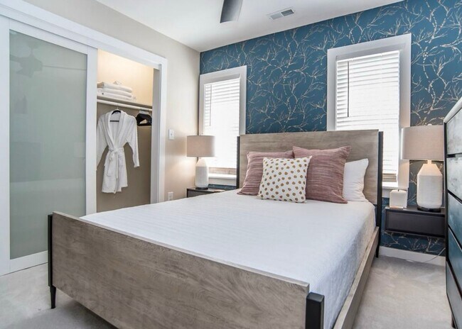 Building Photo - **OFFERING 1/2 OFF FIRST MONTH'S RENT FOR 9+ MONTH LEASE, REFUNDABLE APPLICATION FEES & $100 MOVE...