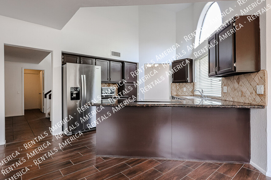 Building Photo - 967 E Rockwell Dr