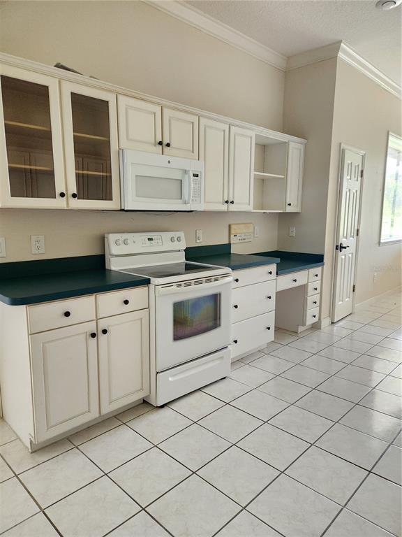 Building Photo - 15404 Thoroughbred Ln