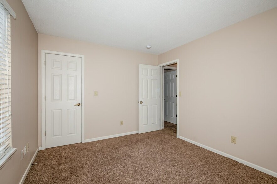 Building Photo - 5751 Ashcroft Dr