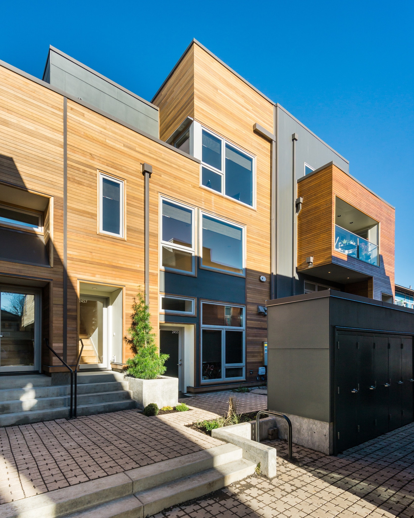 Building Photo - 2457 SE Ankeny St