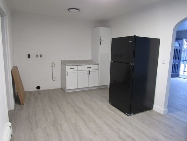 Building Photo - Updated Cape Cod 4 Bedroom Home! Heat/Water Pd!